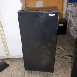 Fridge Or Freezer In Excellent Working Condition 