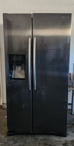 Samsung Side-by-Side Refrigerator with Ice Maker