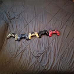 5 Ps4 Controllers