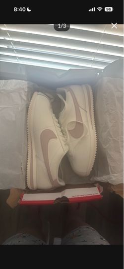 Nike Cortez’s Women 9.5