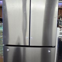 GE Refridgerator - Like New