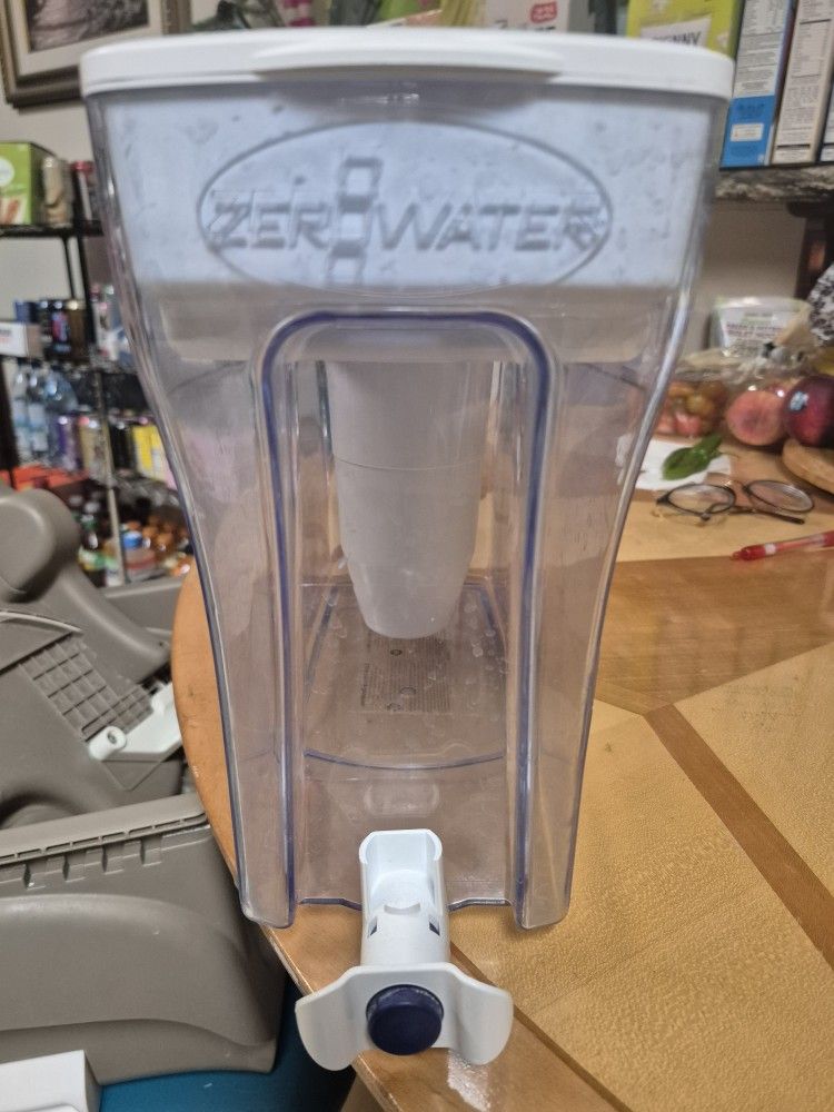 Zerowater 32 Cup Ready Read Water Filtration Dispenser - Normally Retails For $34! Used It For A Short Time, Works Great!