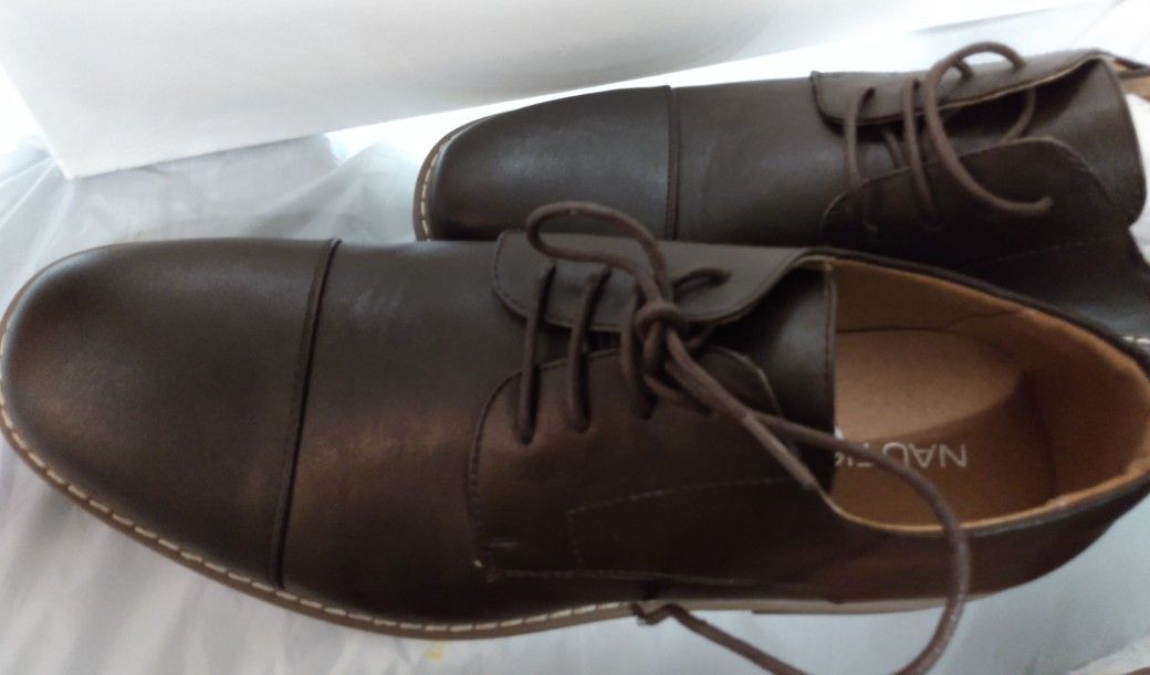 nautica dress shoes Men's Wingtip, Lace Up Oxford Business Casual Tan Size 9 making them suitable for slippery surfaces like boat decks or wet pavements HOT ! Shoe Galley Mens