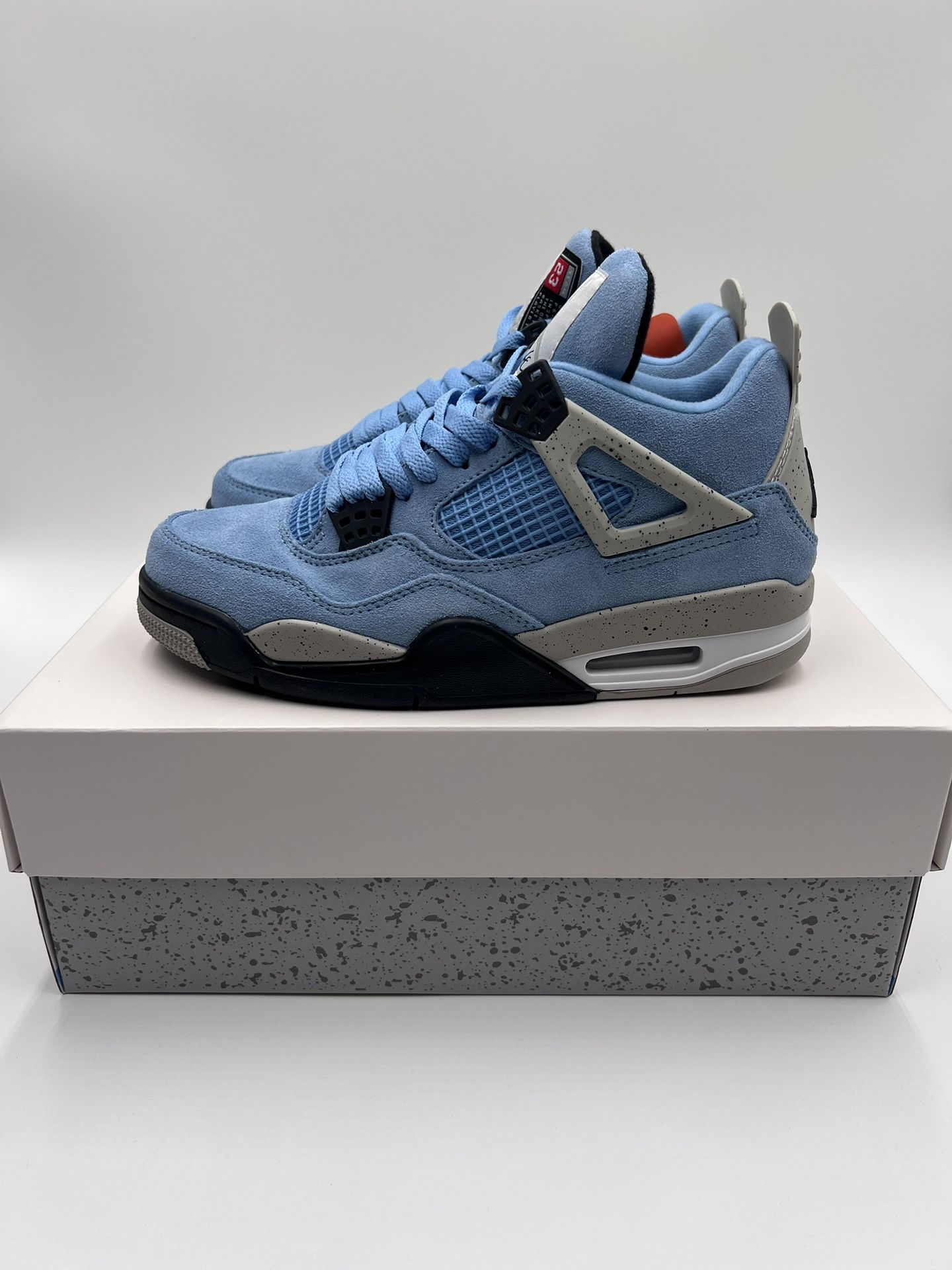 UNC Jordan 4 Retro