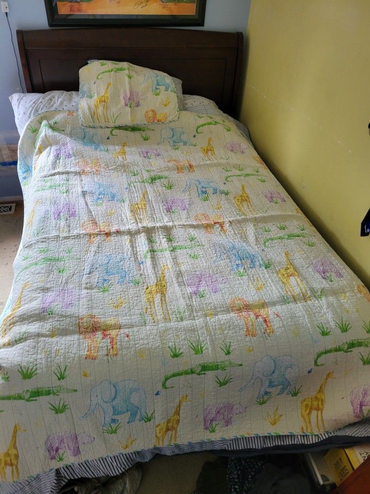 Twin Reversible Comforter