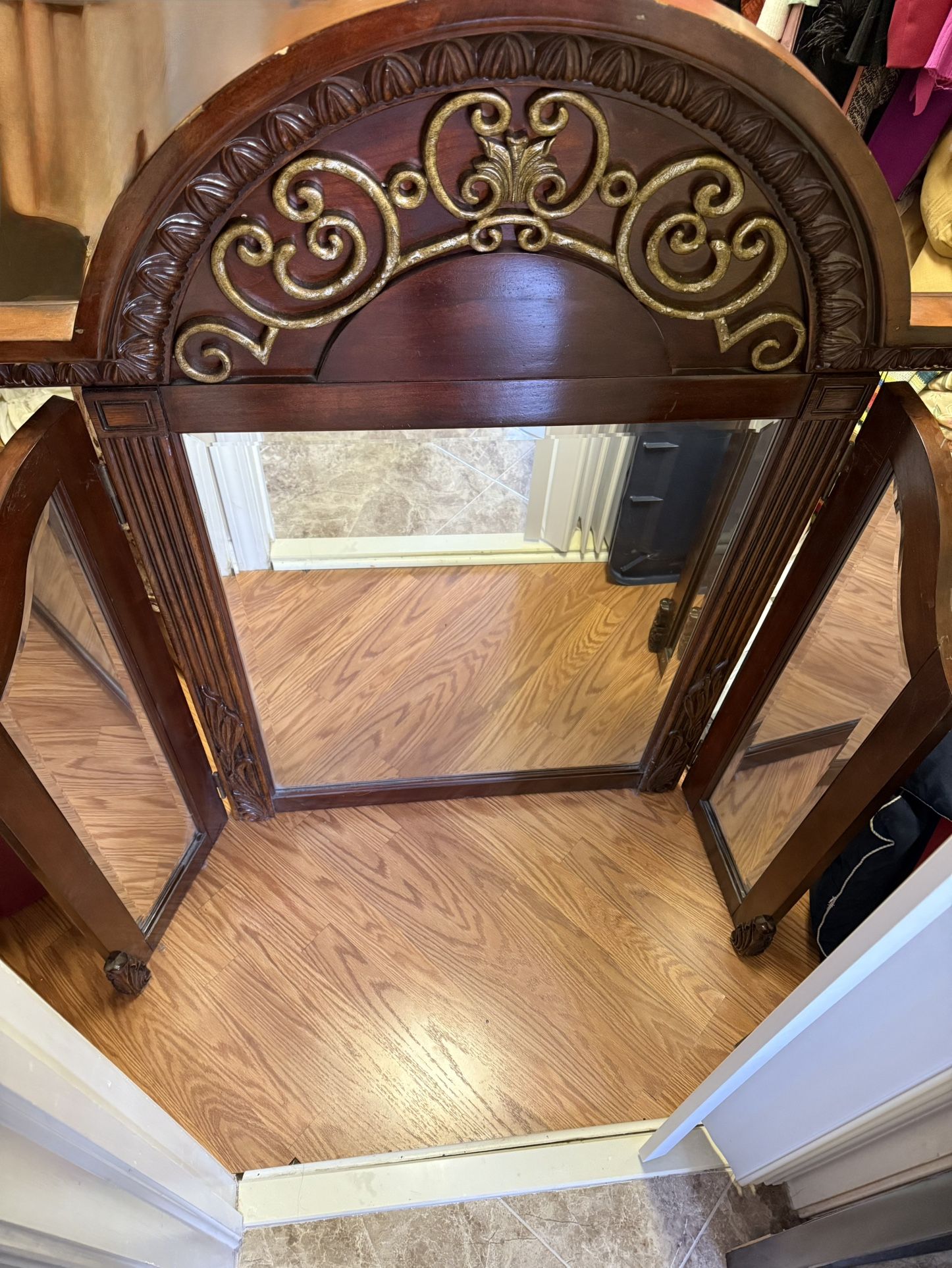 Bedroom’s Mirror