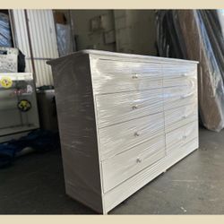 Dresser/ Eight drawers dresser