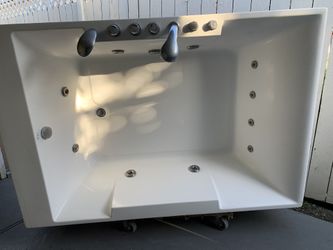 Free Standing Whirlpool Bathtub in White with Faucet - Water Jets