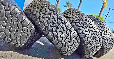 285/70/17 Bfgoodrich Selling a set of 4 tires in excellent condition 🫡