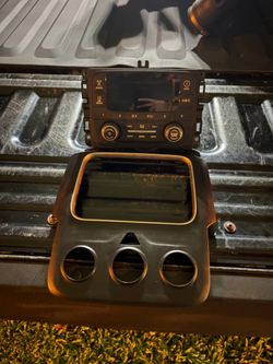 Ram 1500 Radio/Trim