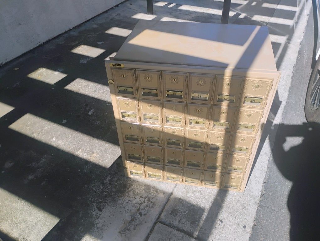 Postal Box W 30 Slots All But 3 Have Keys
