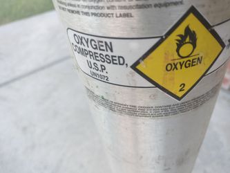 Oxygen cylinder