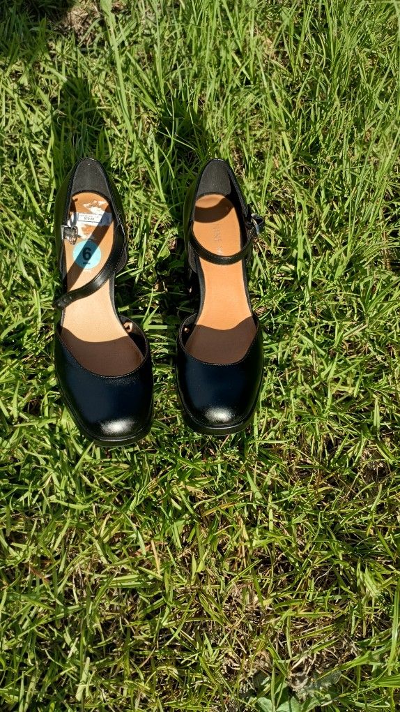 Nine West Women's Black Chunky Heel Size 6