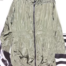 Hooded drawstring waist windbreaker