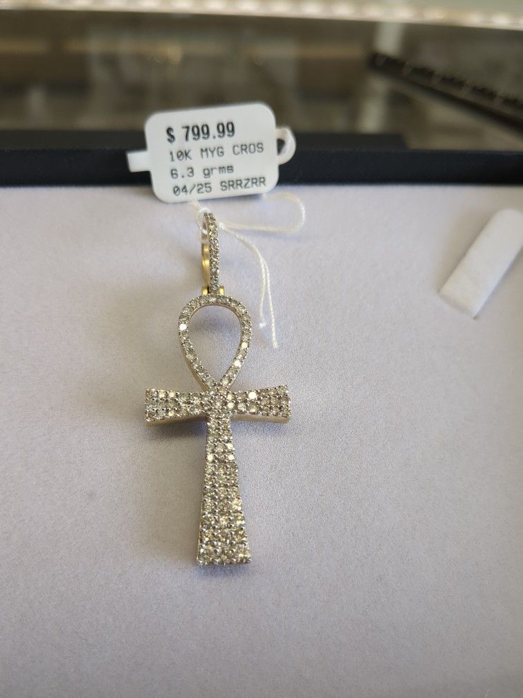 10k Gold Diamond Pendant 6.3 Grams Layaway Available 10% Down If You Interested Ask Maribel Thank You