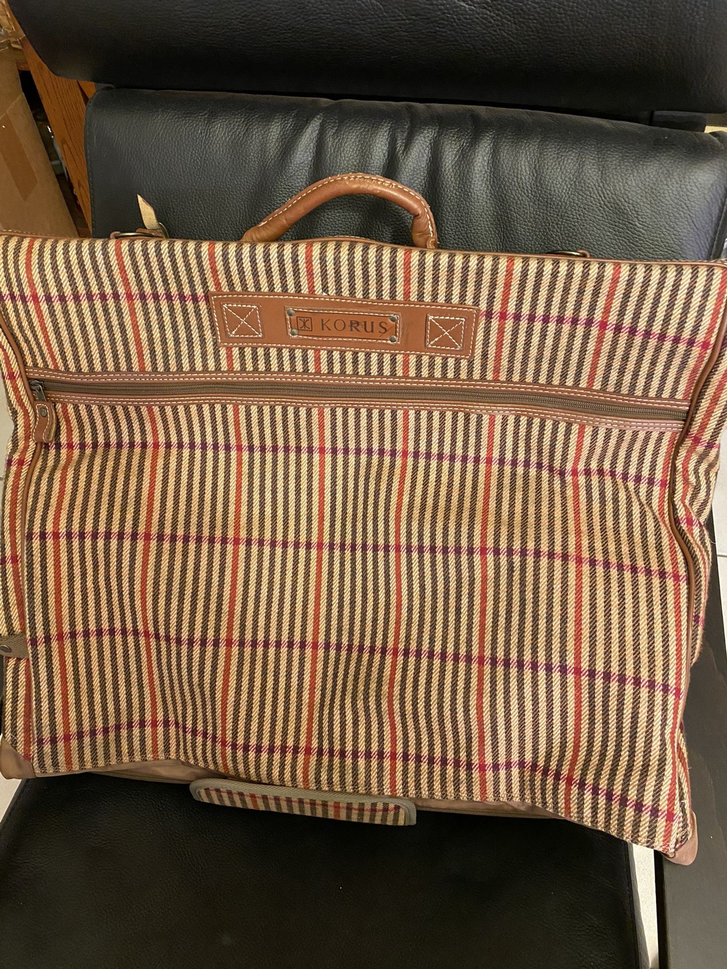 Suit and Dress Carry On Luggage - Garment Bag
