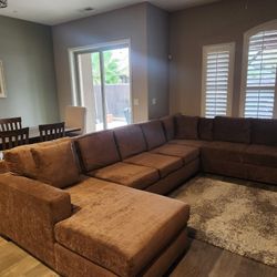 Couch In Great Condition 