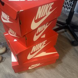 Nike Dunks Low Price $50 Each $200 Altogether 