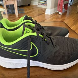 Nike Boys Size 6.5 Sneakers 