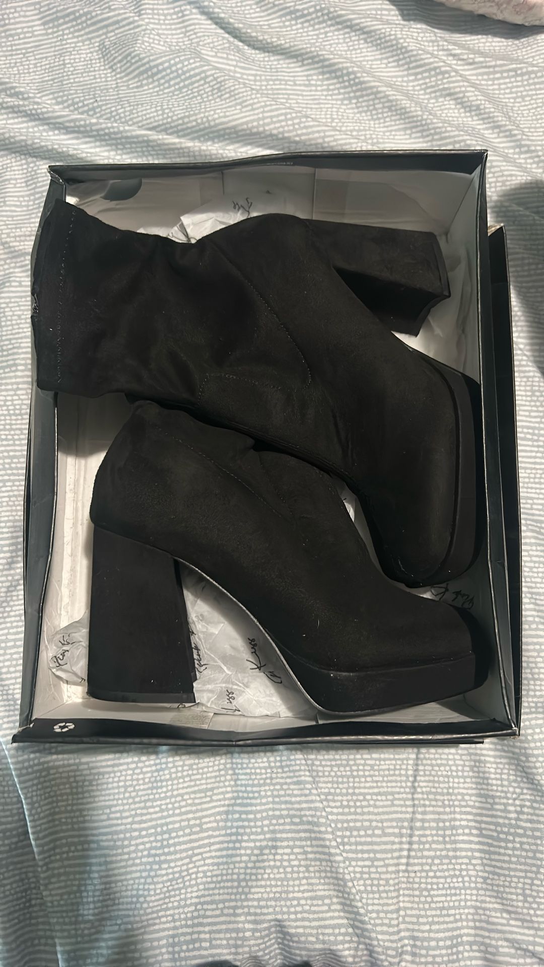 6.5 NEW HEELED BOOTS