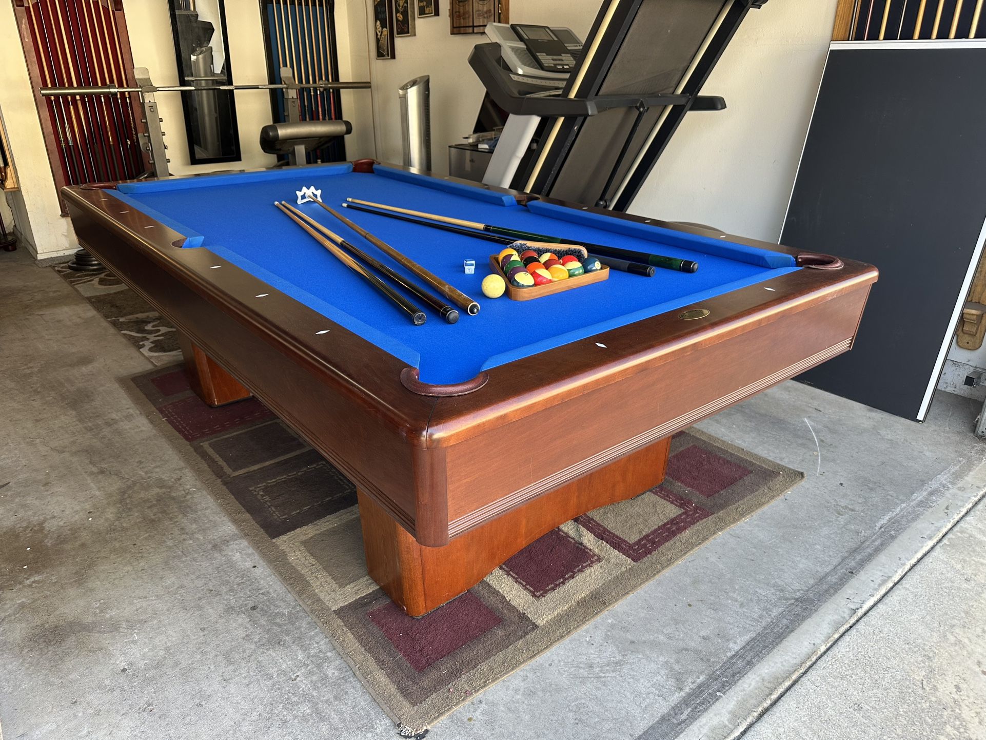 Classy 8’ Olhausen Pool Table - Brand New Felt - Can Deliver!