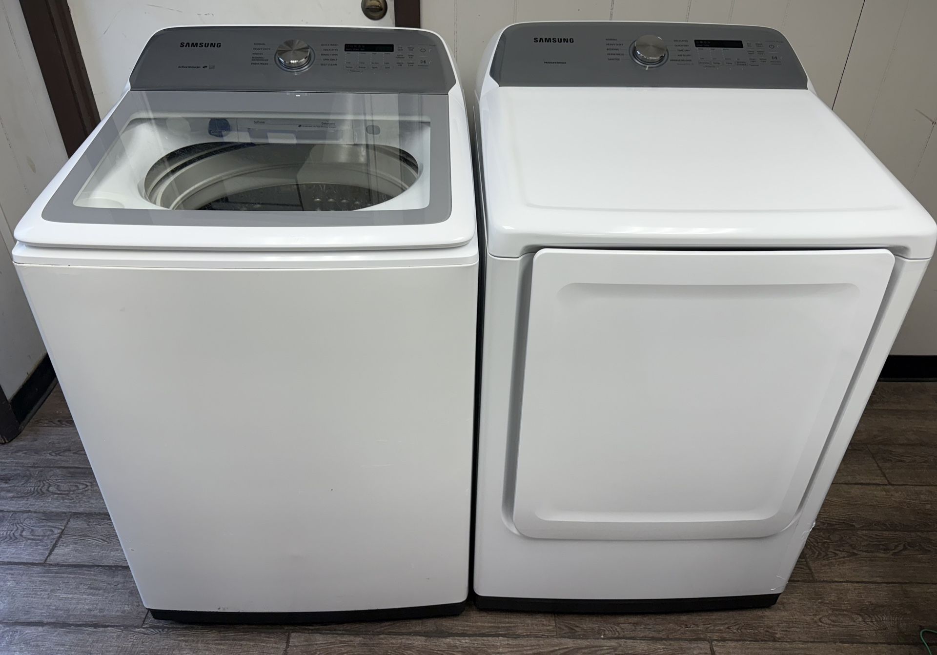 Samsung 5.0 Cubic Agitatorless Top Load Washer/Electric Dryer (can deliver)