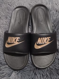 Women's Nike Slides Size 8