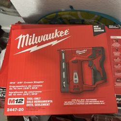 Milwaukee M12 Crown Stapler