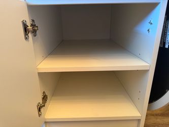 white desk and rolling office chair