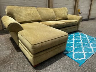 LIGHT GREEN SECTIONAL COUCH W/ FREE DELIVERY