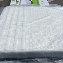 Queen Size Leesa Legend Mattress 