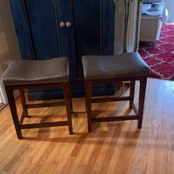 Table/Bar Stools 