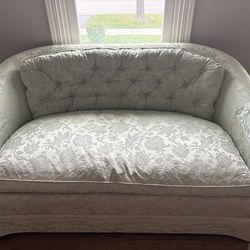 Knabbs & Tubbs Settee