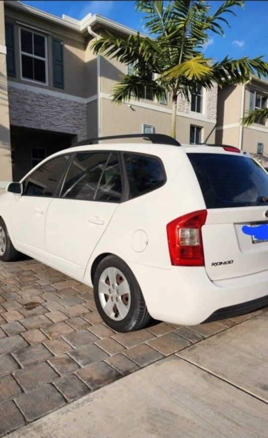 2009 KIA Rondo