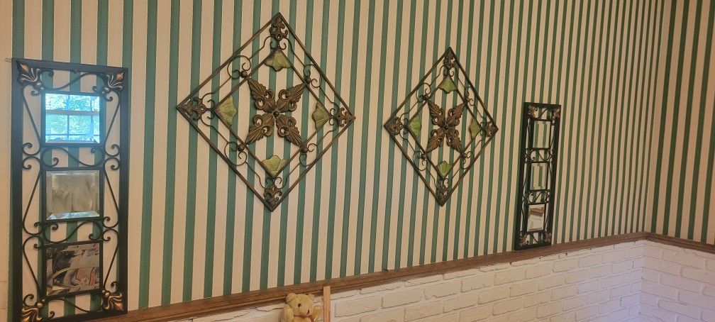 4 PIECE WALL DECOR