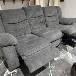 Couch w/2 Recliners  Like New Excellent Condition 