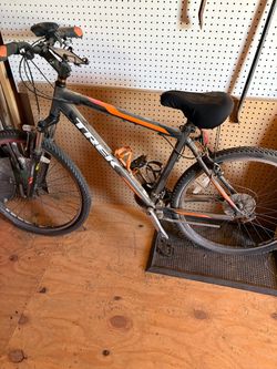 Trek Mountain Bike 3500. Black and Orange