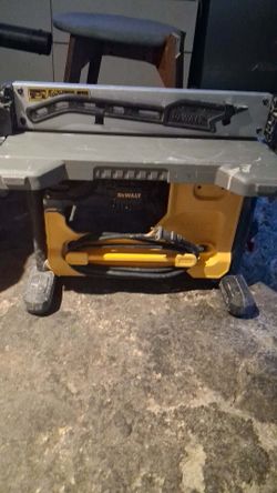 DEWALT 15 Amp 8-1/4 in. Compact Portable Jobsite Table Saw (DWE7485)