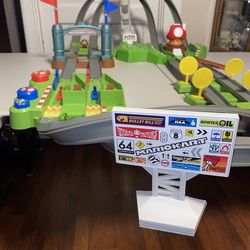 Super Mario Kart Hot Wheels Circuit Racing Track Set  No Box NO CARS
