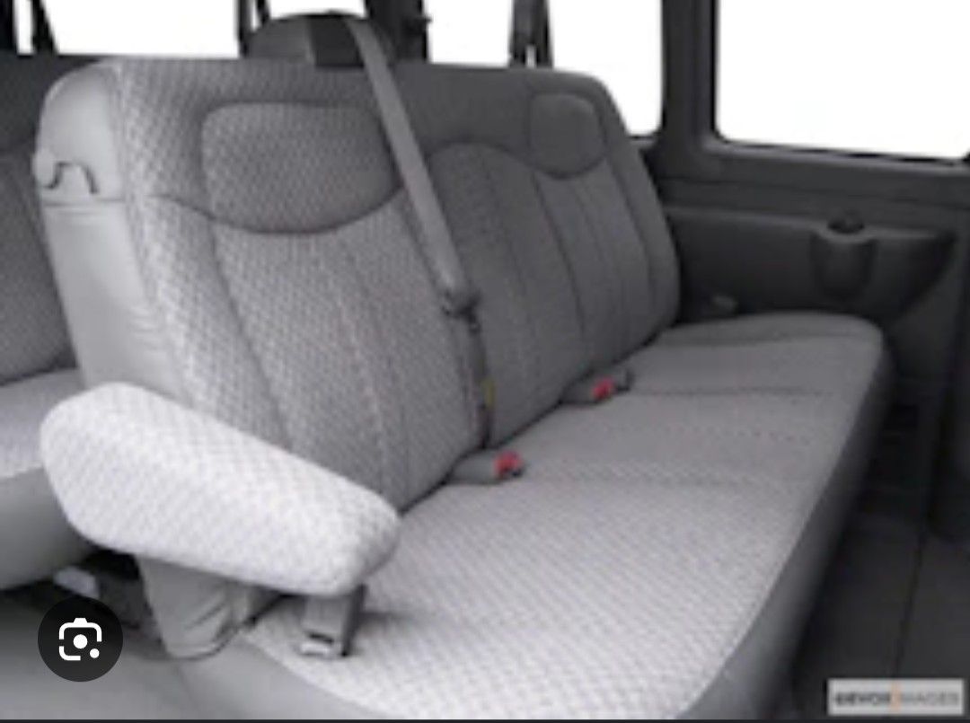 2003 GMC Savannah Passenger Seats There Are 3 Rows
