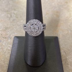 2crt 10K White Gold Cluster diamond ring