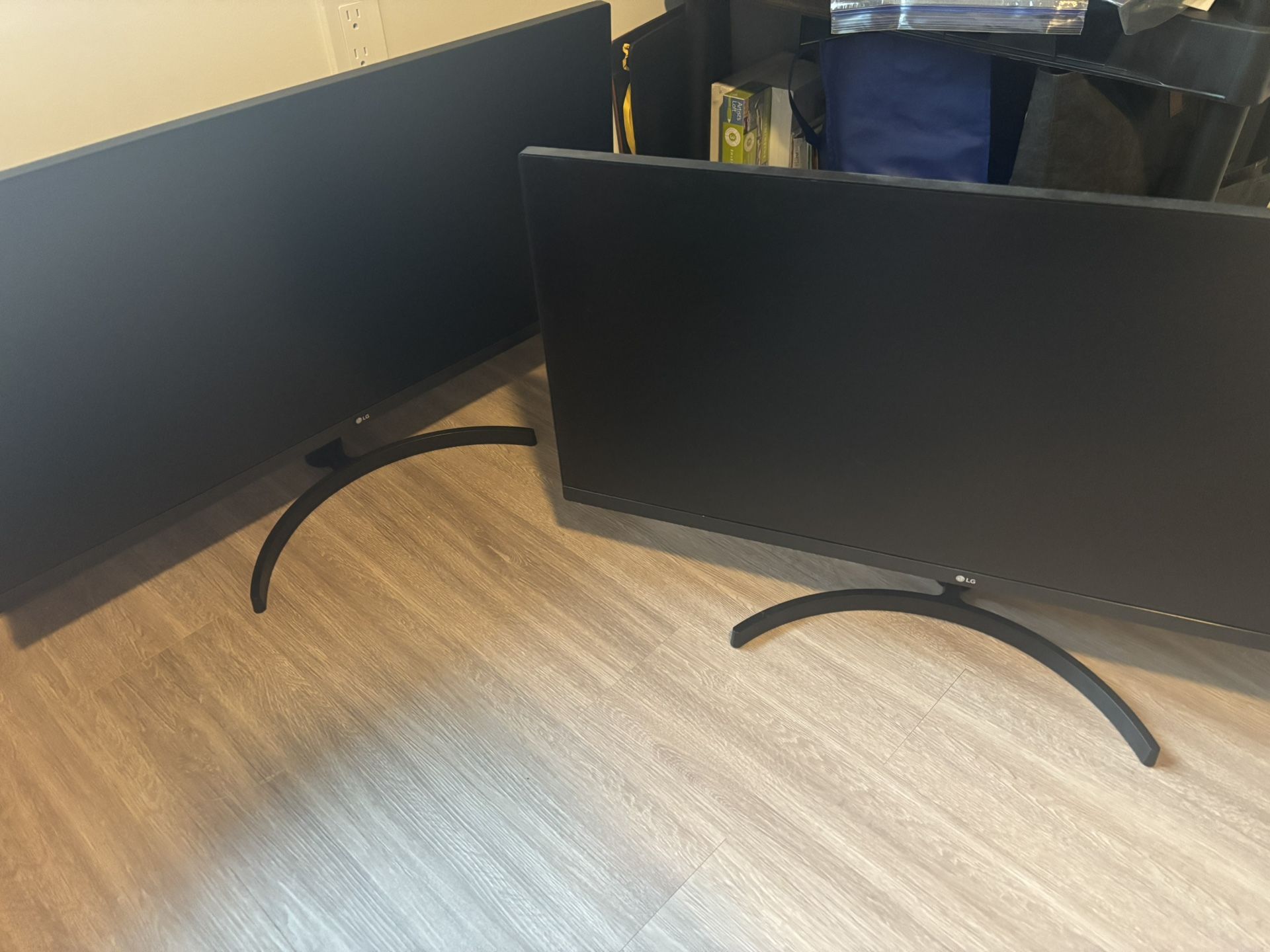 2 X 35” LG 4k Monitors
