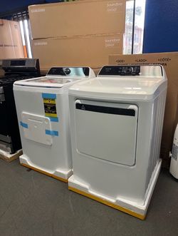 Frigidaire Washer And Gas Dryer Set Brand New, 1 Year Manufacturers Warranty