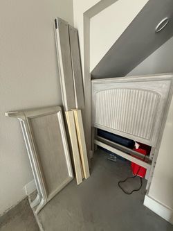 Rooms to go Twin Beds (2 beds at $125 each)