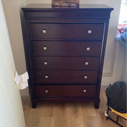 Dresser & Chester Draw With mirror Made Of Authentic Wood 