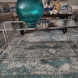 Very Nice Stylist Glass Table