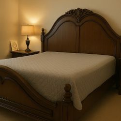 Cal King Bed Set with 2 Nightstands & Console – Great Condition!