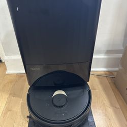 Smart Robot Vacuum & Mop - Self Cleaning!! 