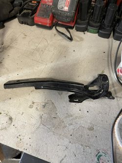 15 Civic Left Mounting Bracket