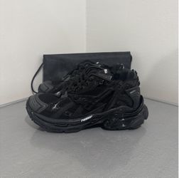 Black balenciaga runners size 9